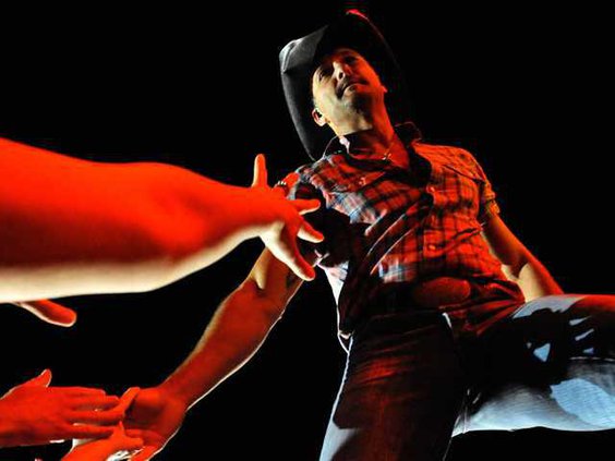 043010 TIM McGRAW 01tm